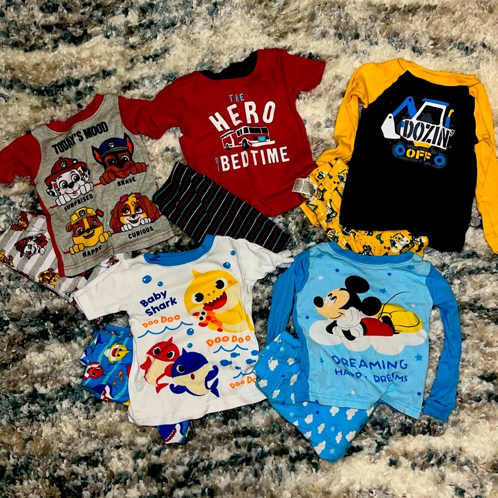 Toddler 2T pj sets